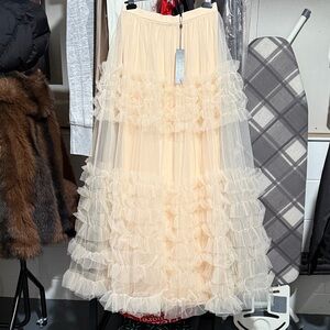 BCBGMaxAzria Cream Layered Maxi Skirt
BRAND NEW!  Tags still on!  NEVER WORN!